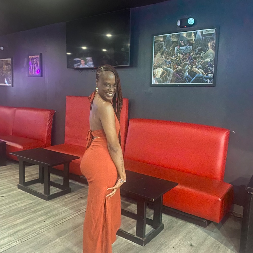 Clothing - Picture 3 of 4